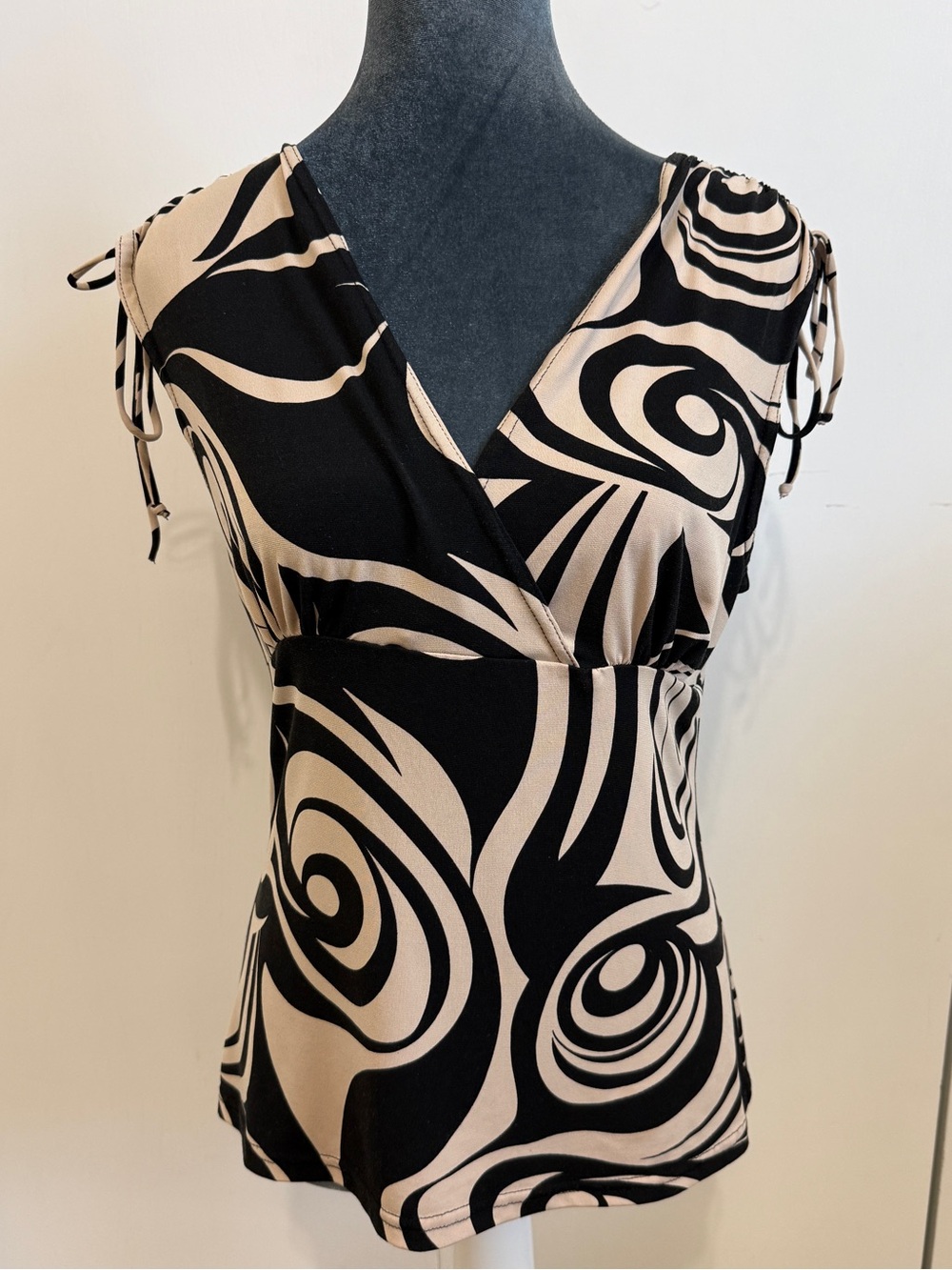Y2K XL Tuscan Mom Tie Sleeveless Black and Tan Blouse